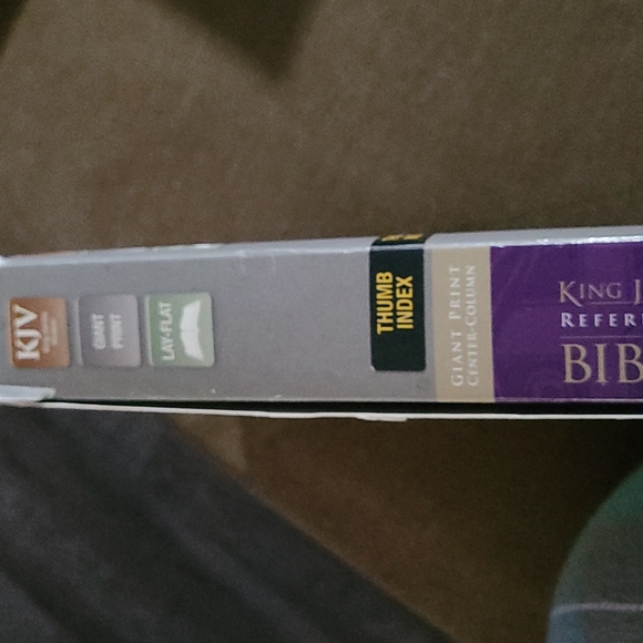 KJV, Reference Bible, Giant Print, Personal Size, Imitation Leather Black - Picture 5 of 5